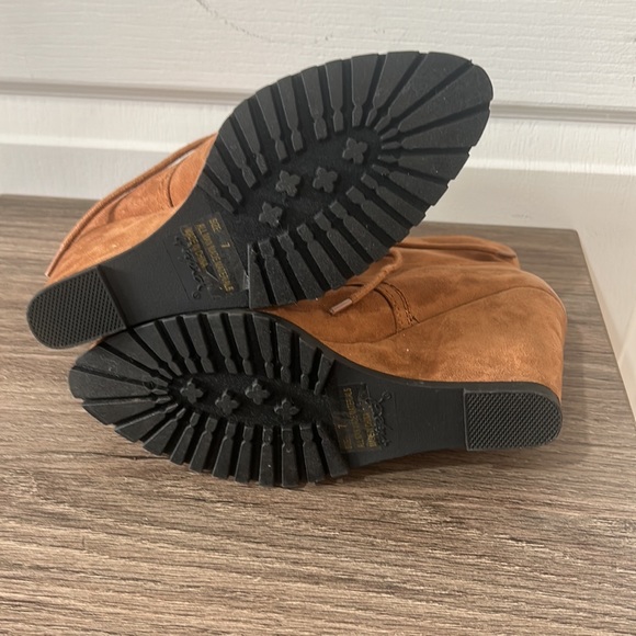 QUIPD WEDGE FAUX SUEDE LACE UP WEDGE ANKLE BOOTIES IN BROWN SIZE 7 - Picture 7 of 8